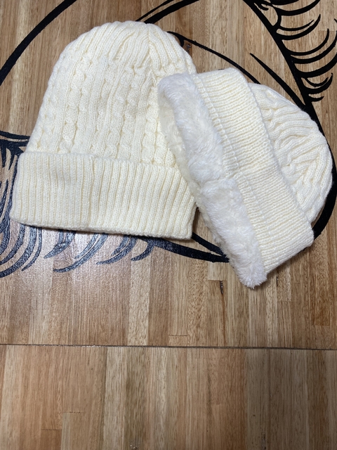 Gorro de lana de 8 con peluche // CREMITA