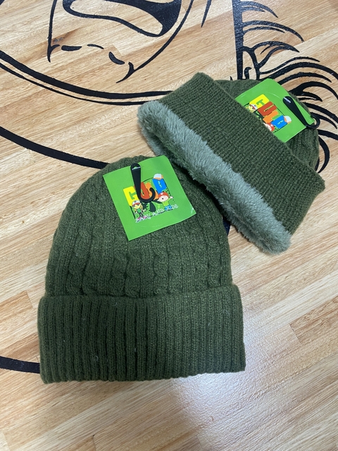 Gorro infantil 8 con peluche // VERDE OLIVA