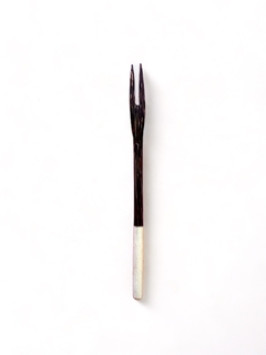 Garfo para petiscos em estipe de palmeira e osso - kit com duas unidades - comprar online