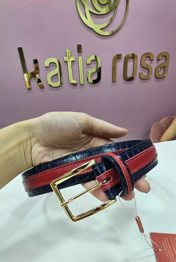 Cinto vermelho com azul