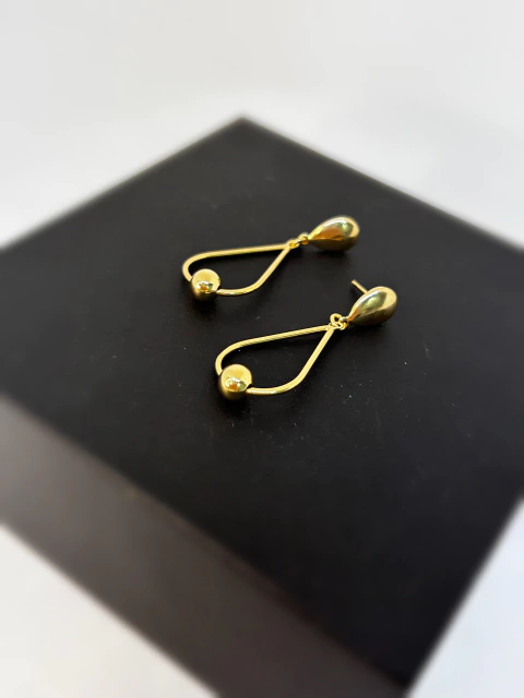 Brinco gota penduricalho