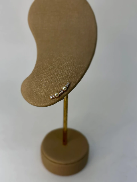 Brinco pérolas e zircônias