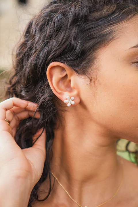 Brinco Flor de zircônia