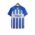 Camisa de futebol do Brighton & Hove Albion, com listras verticais azuis e brancas, logotipo da Nike e patrocínio da American Express.