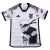 Camisa masculina de futebol com design inspirado no anime Naruto, apresentando ilustração do personagem e detalhes em vermelho e azul.