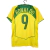 Camisa retrô amarela do Brasil com o nome "RONALDO" e o número 9 nas costas.