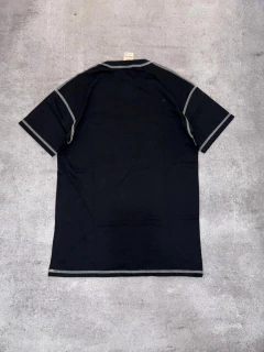 Remera oversize cuello bordado en internet