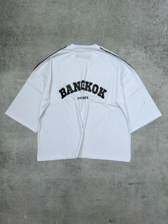 Remera Bangkok boxy en internet