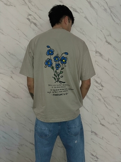 Remera oversize flowers - comprar online