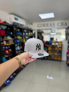 GORRA PREMIUM CERRADA