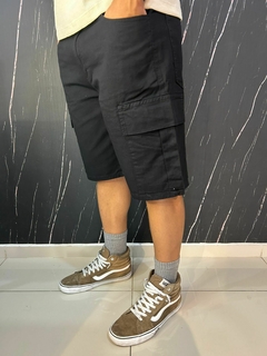 Bermuda jeans cargo negra - comprar online