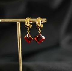 Argola com Pingente Cristal Vermelho - comprar online
