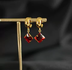 Argola com Pingente Cristal Vermelho - comprar online