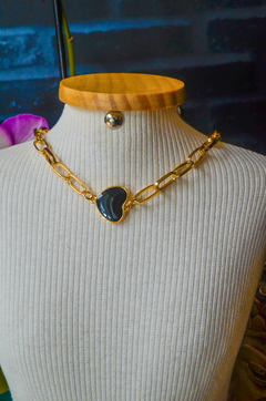 Choker Corrente Dourada com Pingente Coração Branco e Coração Preto - Loja Portal Diamond Acessórios 
