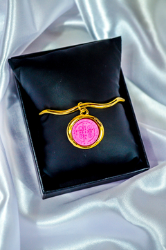 Bracelete São Bento Dourado e Rosa na internet