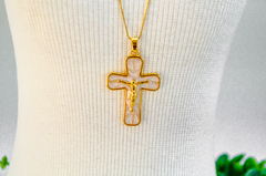 Colar Semijoia Dourada Pingente Crucifixo na internet