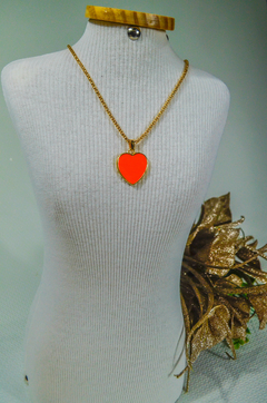 Colar Semijoia Pingente Coracão Laranja ou Verde - comprar online