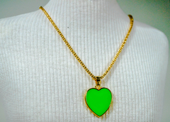 Imagem do Colar Semijoia Pingente Coracão Laranja ou Verde