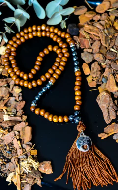 Japamala 108 contas de madeira com pedras hematita Ho´oponopono na internet