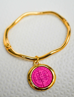 Imagem do Bracelete São Bento Dourado e Rosa