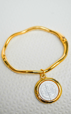 Imagem do Bracelete São Bento Dourado e Branco