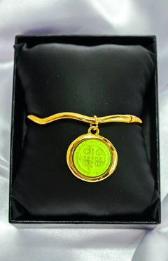 Bracelete São Bento Dourado e Verde na internet