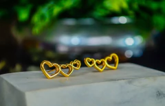 Brinco 3 corações na internet