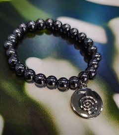 Pulseira Hematita com Pingente Cho Ku Rei