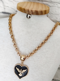 Colar Dourado Elo Português com Pingente Coração Preto com Espírito Santo