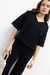 Pantalon y cardigan tejido con trama horizontal. En negro o natural