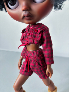 Short and cropped set on internet