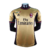 Camisa dourada do AC Milan 2013, modelo retro da Adidas, com detalhes em vermelho e logotipo do clube.