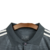 Detalhe da Gola Polo Cinza com Botão da Camisa Oktoberfest Bayern de Munique 2024