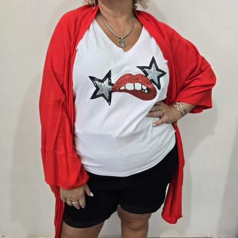Remera -Sara- estampa Boca Labios Rojos con estrellas de lentejuelas - comprar online