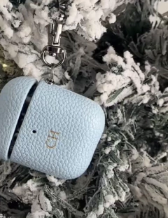 THE AIRPODS COVER en internet