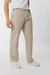 Pantalón Sastrero hombre Recto Orso Bianco, confeccionado en paper touch, con cintura plana y detalles modernos, ideal para un estilo casual y contemporáneo.