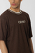 Remera oversize Season Orso Bianco, con cuello tejido combinado y bordado frontal, ideal para un estilo casual y relajado.