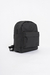 Mochila de goma negra "Doubt" con un diseño moderno y un bolsillo frontal.