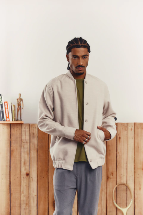 Bomber Orso Bianco Sandro en paño de punto con botones al tono