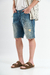 Bermuda jean Slash mom en denim rígido índigo color celeste, estilo casual y moderno.