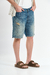Bermuda jean Slash mom en denim rígido índigo color celeste, estilo casual y moderno.