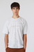 Remera oversize en tejido waffle de Orso Bianco, diseño moderno y casual con detalle de bordado en delantero.