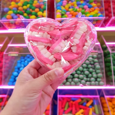 CORAZON DE ACRILICO CON GOMITAS MOGUL
