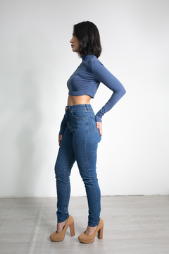 CALÇA SUPER SKINNY LAVAGEM MÉDIA BARRA RETA CL03090 - comprar online