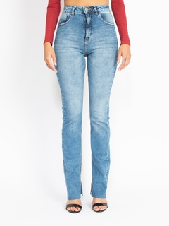 Calça Slim Flare Lavagem Média abertura lateral CL04014