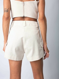 Short Reto de Linho Cru com Bolsos Laterais SH01006 na internet
