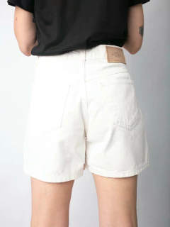 Short Mom Cintura Alta Off White com Barra Tradicional SH14091 - loja online