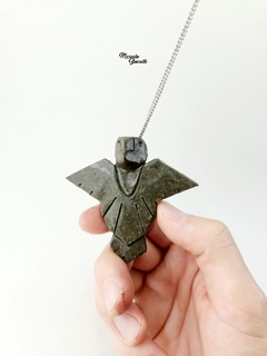 Totem de roca, tierra de osos (Águila)