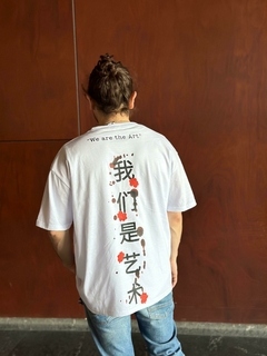 Playera "We - Art" simbolos asiáticos.