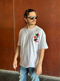 Playera "We - Art" simbolos asiáticos. - Marcelo Simroth Art